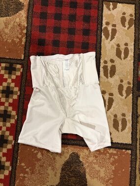 Women’s Cupid shapewear girdle with clasp